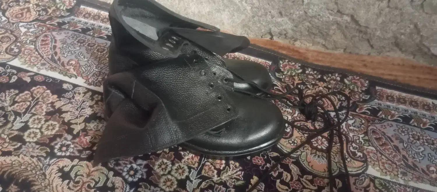 پوتین|کیف، کفش، کمربند|سراوان, |دیوار