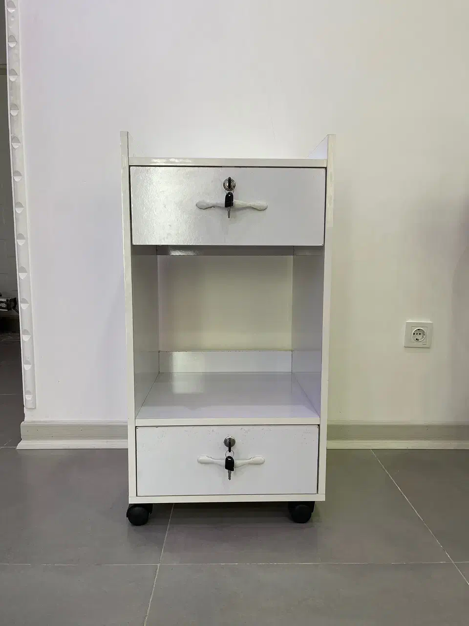 ترولی چرخدار دو کشو|مبلمان خانگی و میز عسلی|ساری, |دیوار