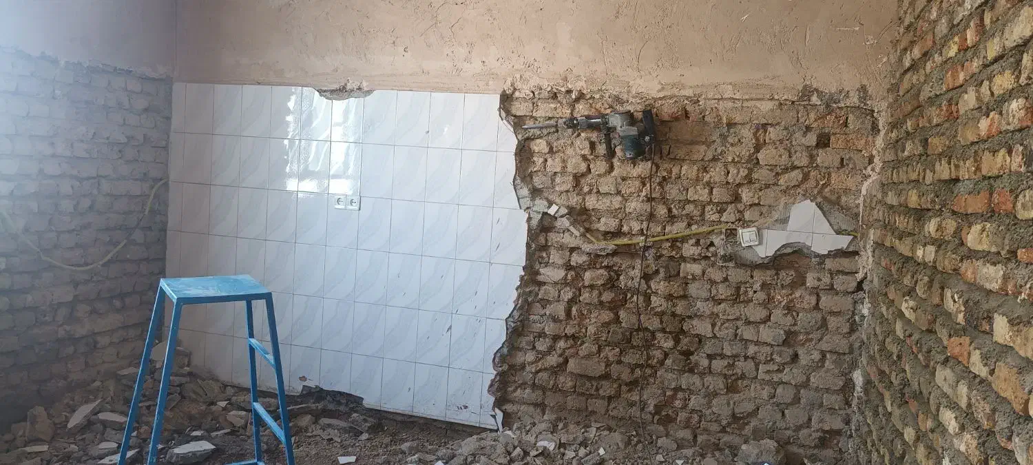 تخریب ساختمان وتعمیرات بازسازی کلی وجزی|خدمات پیشه و مهارت|بروجرد, |دیوار