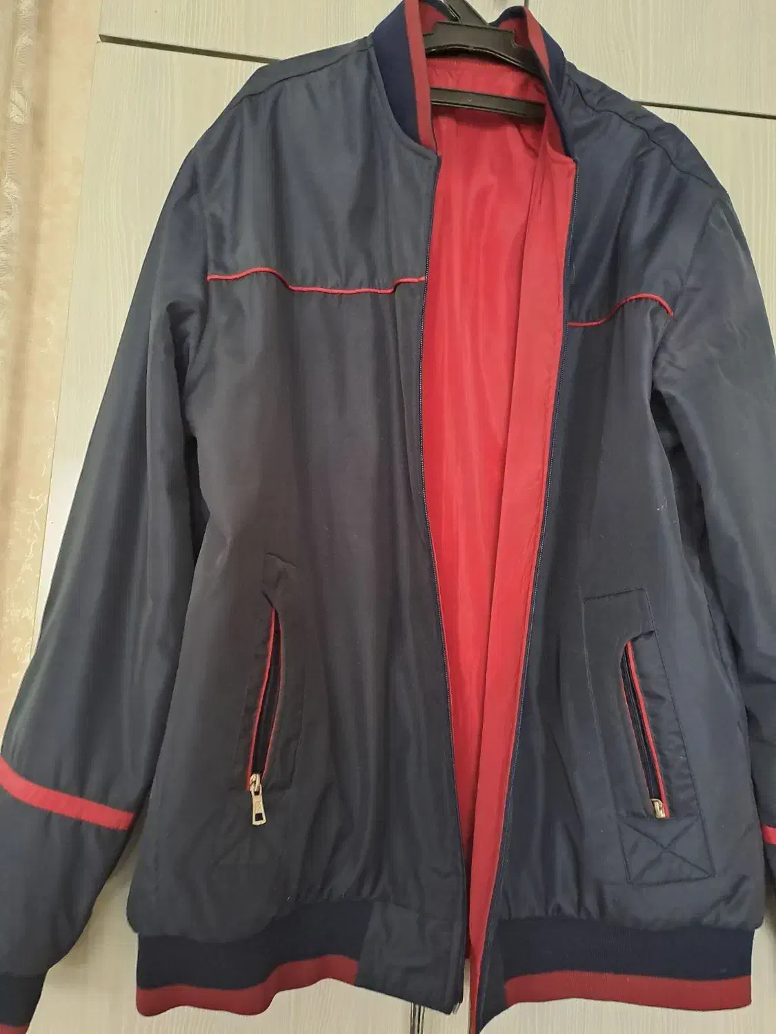 تعدادی لباس زمستانی تمیز|لباس|مشهد, کوشش|دیوار