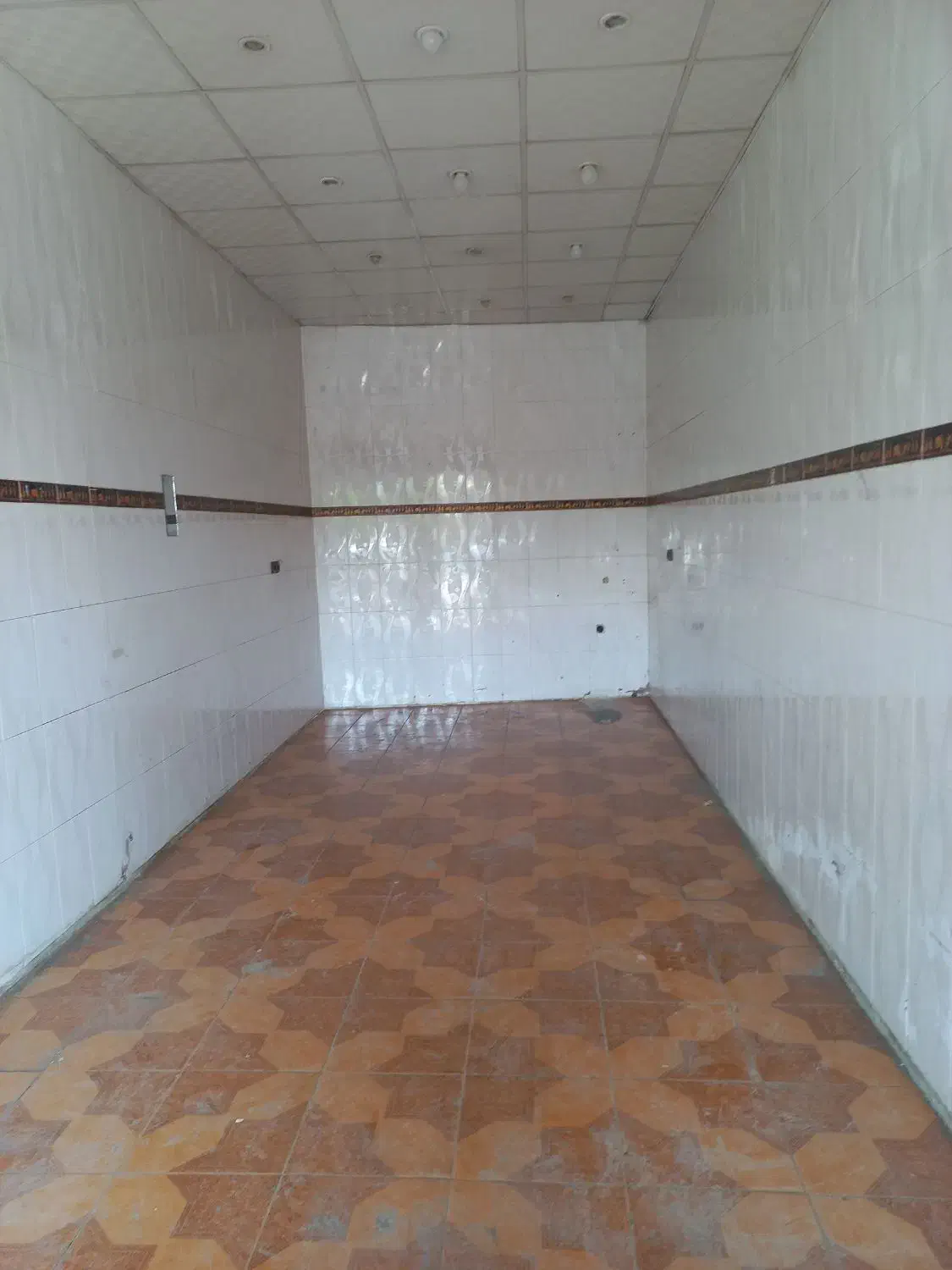 اجاره مغازه 25 متری در بلوار سیبویه شاهزاده‌ قاسم|اجارهٔ مغازه و غرفه|شیراز, لب آب|دیوار