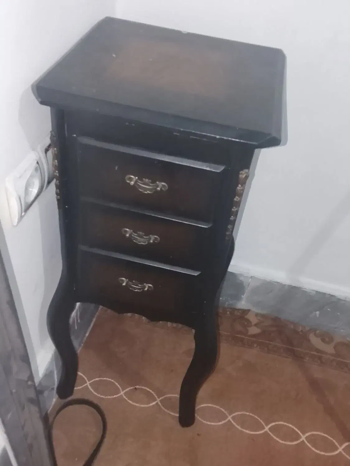 میز تلفن|میز تلفن|رشت, دروازه لاکان|دیوار