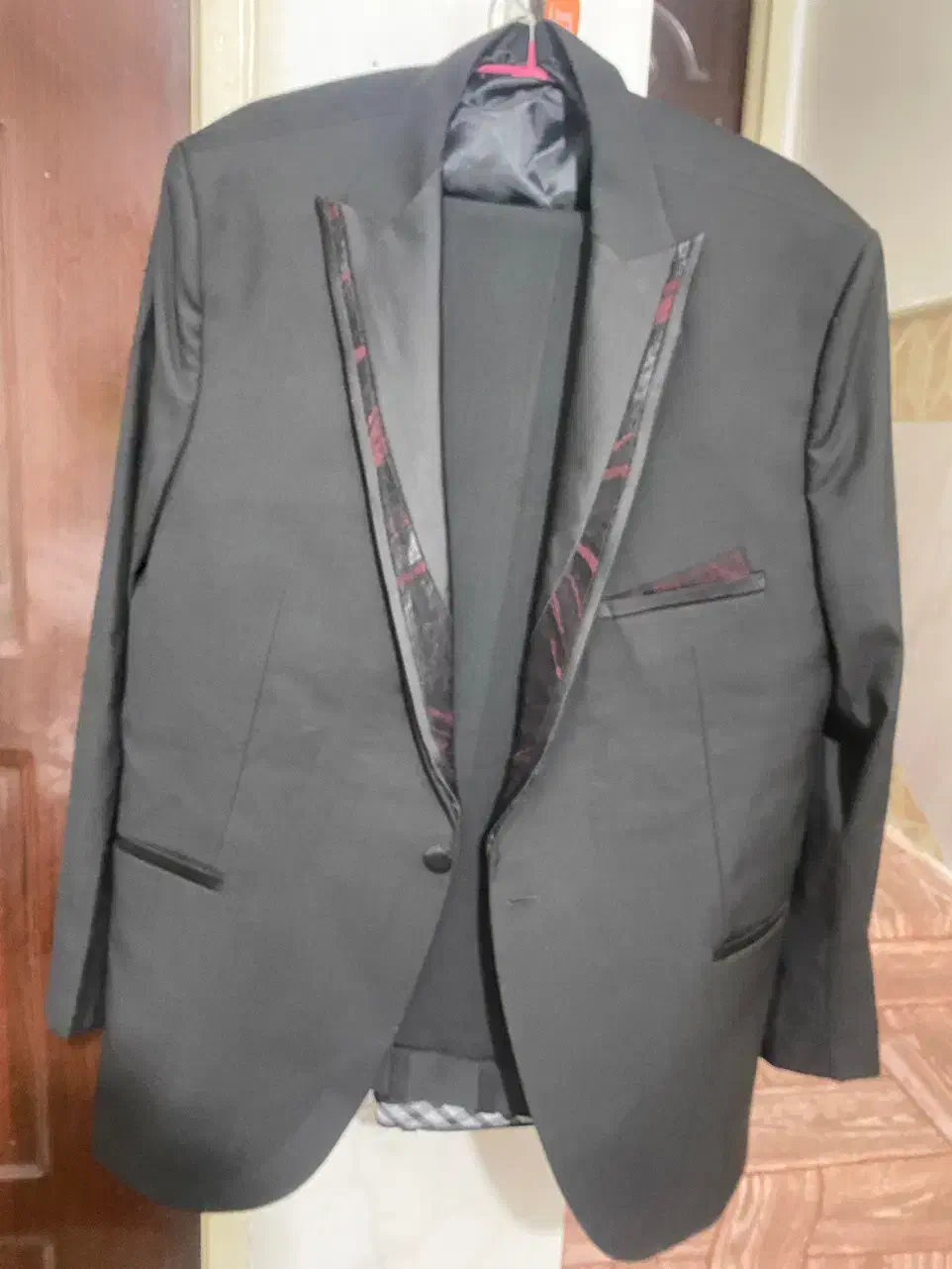 کت وشلوار|لباس|قم, باسکول|دیوار