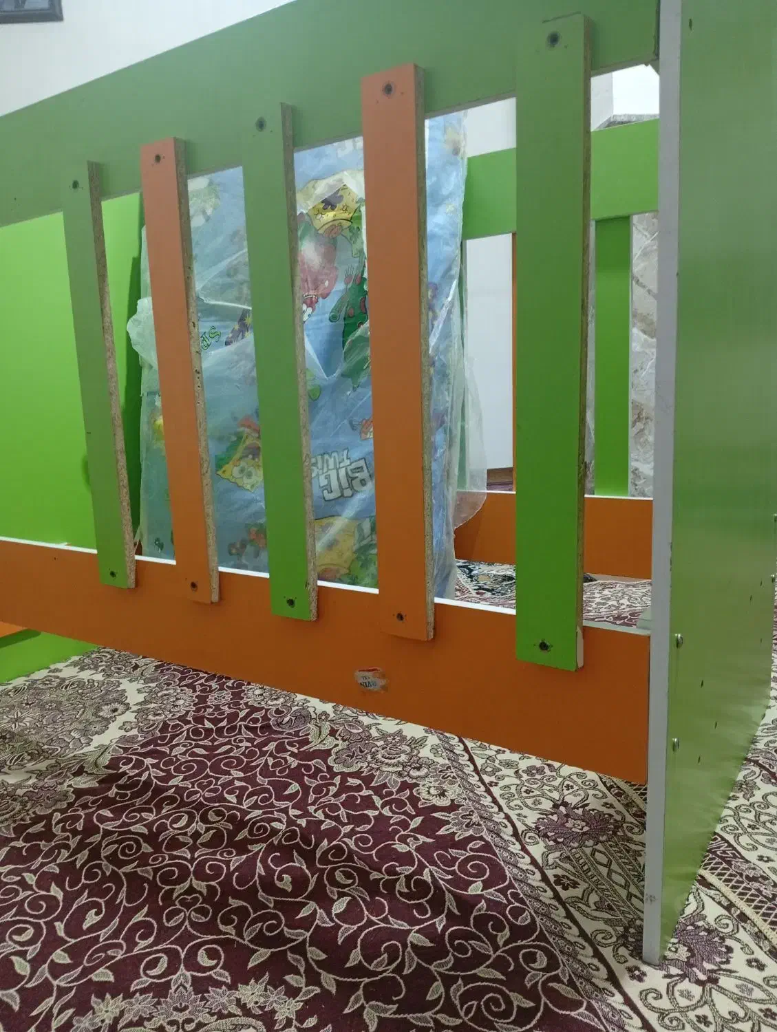 تخت خواب و سه چرخ کودکانه هر دو به فروش میرسد|تخت و سرویس خواب|خوی, |دیوار