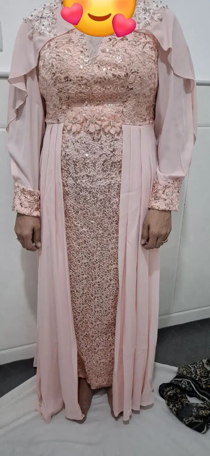 پیراهن مجلسی|لباس|قم, باغ شریفی|دیوار