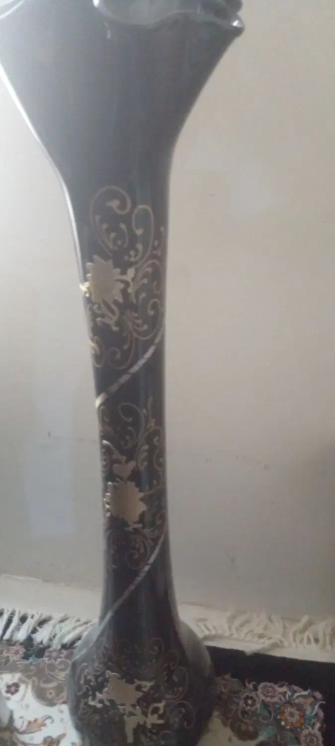 گلدان شیشه ای مشکی دو|گل مصنوعی|مشهد, الهیه|دیوار