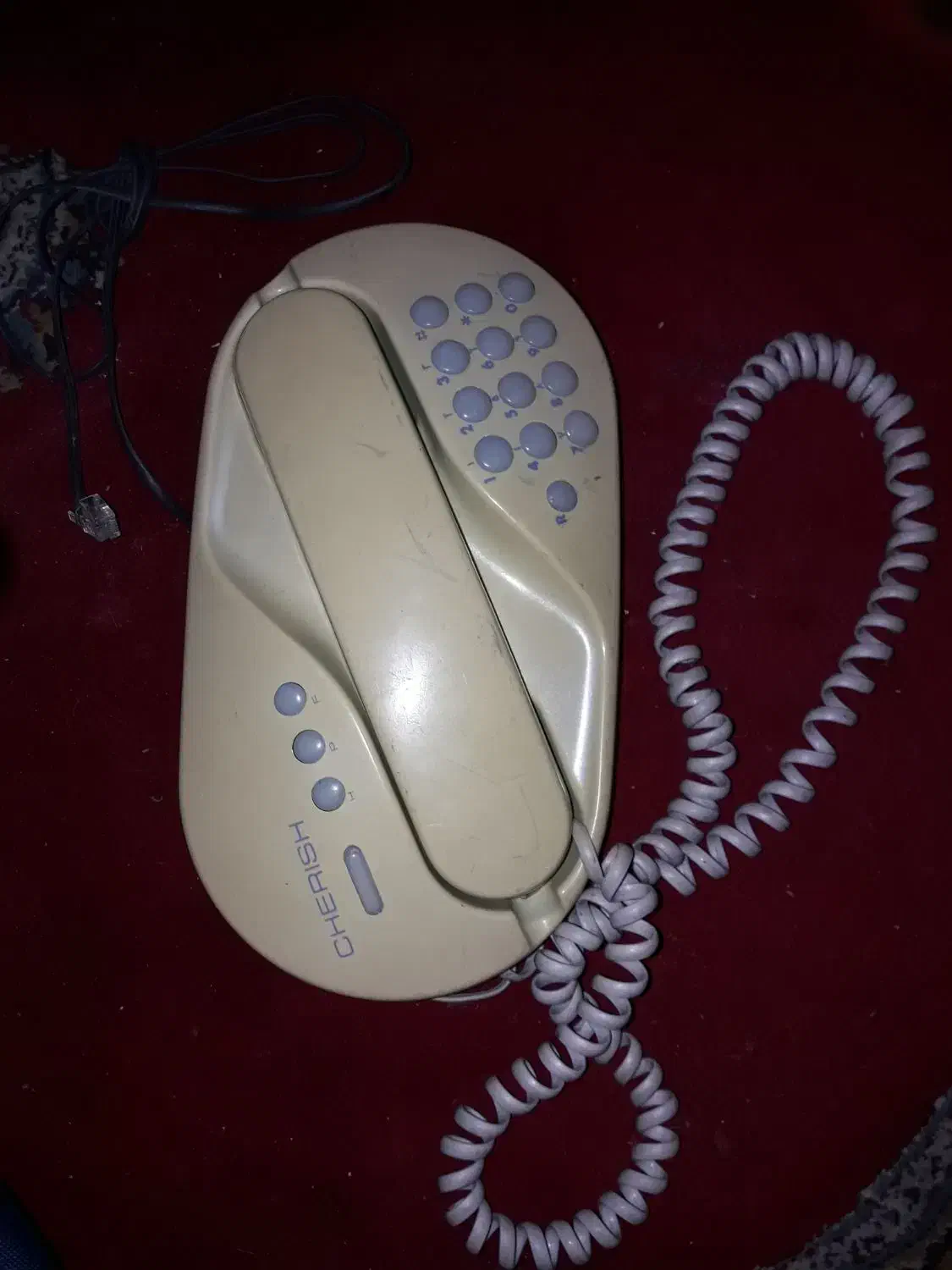 تلفن قدیمی عتیقه سالم|تلفن رومیزی|قم, تکیه آقا سید حسنی|دیوار