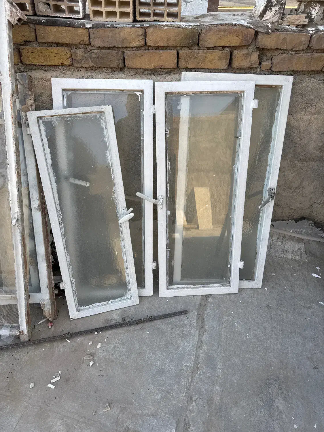 پنجره های اهنی سالم|مصالح و تجهیزات ساختمان|محمدشهر, همایون ویلا|دیوار