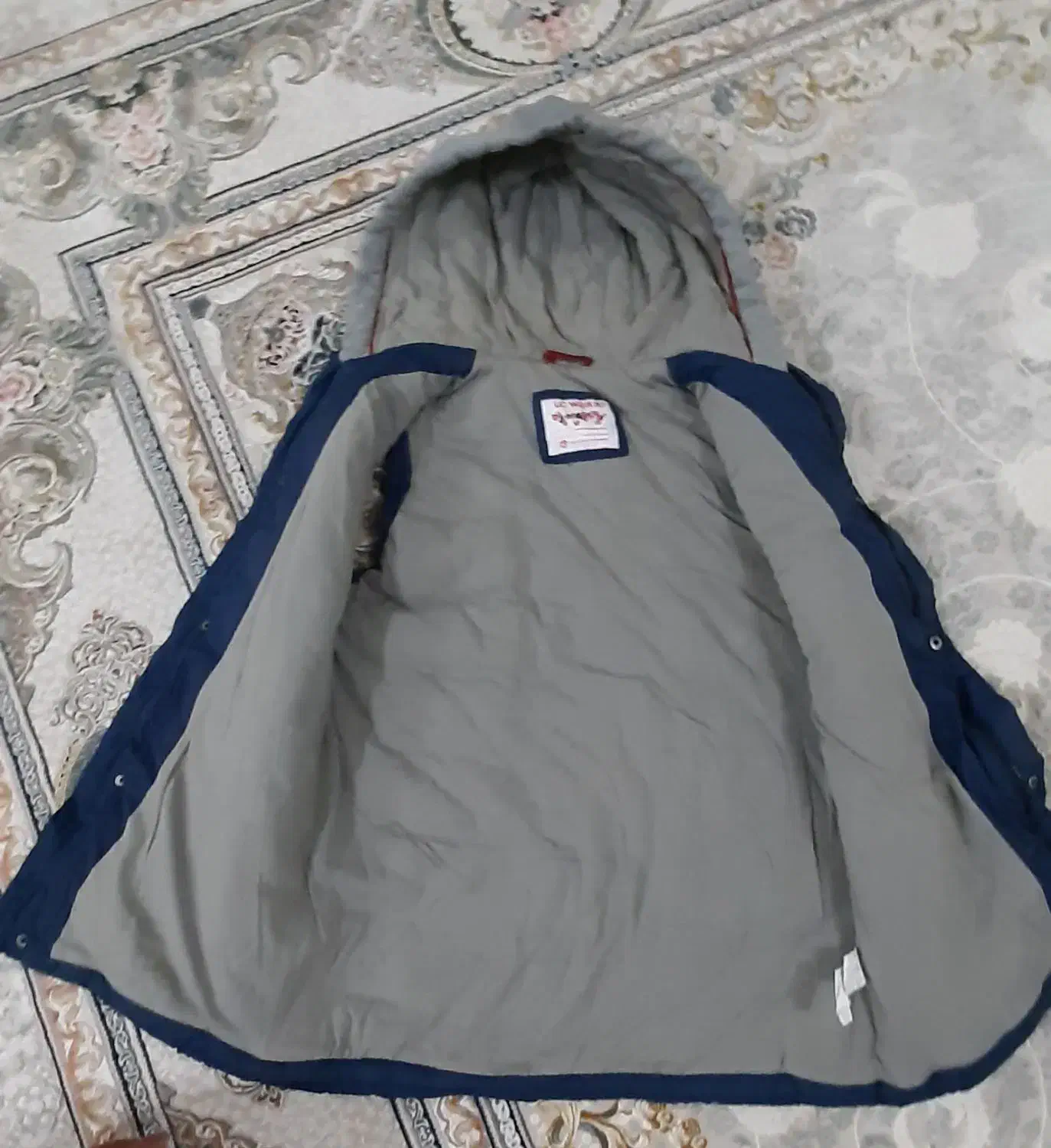 کاپشن وجلیغه|لباس|شیراز, کوزه گری|دیوار