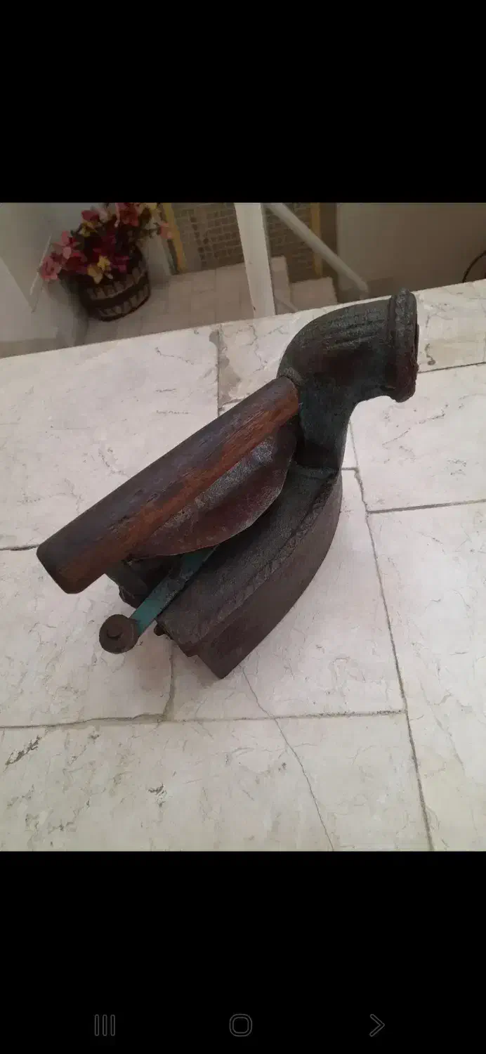 اتو ذغالی عتیقه قدیمی آنتیک|کلکسیون اشیاء عتیقه|زنجان, |دیوار