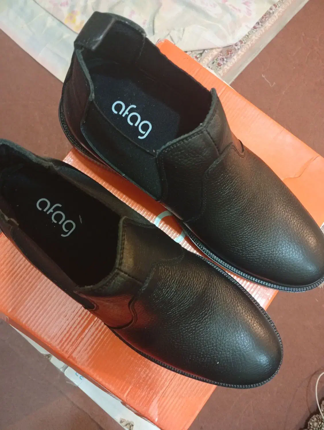 یک جفت کفش و یک عدد دوچرخه ثابت ایستاده|کیف، کفش، کمربند|سهند, |دیوار