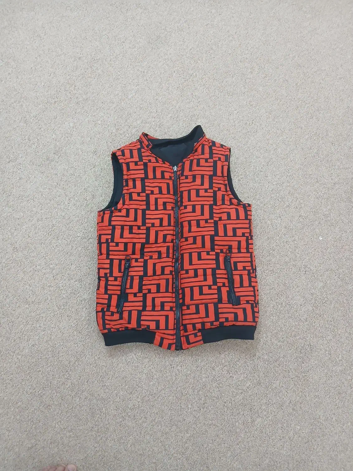 پافر|لباس|قم, باغ کرباسی|دیوار