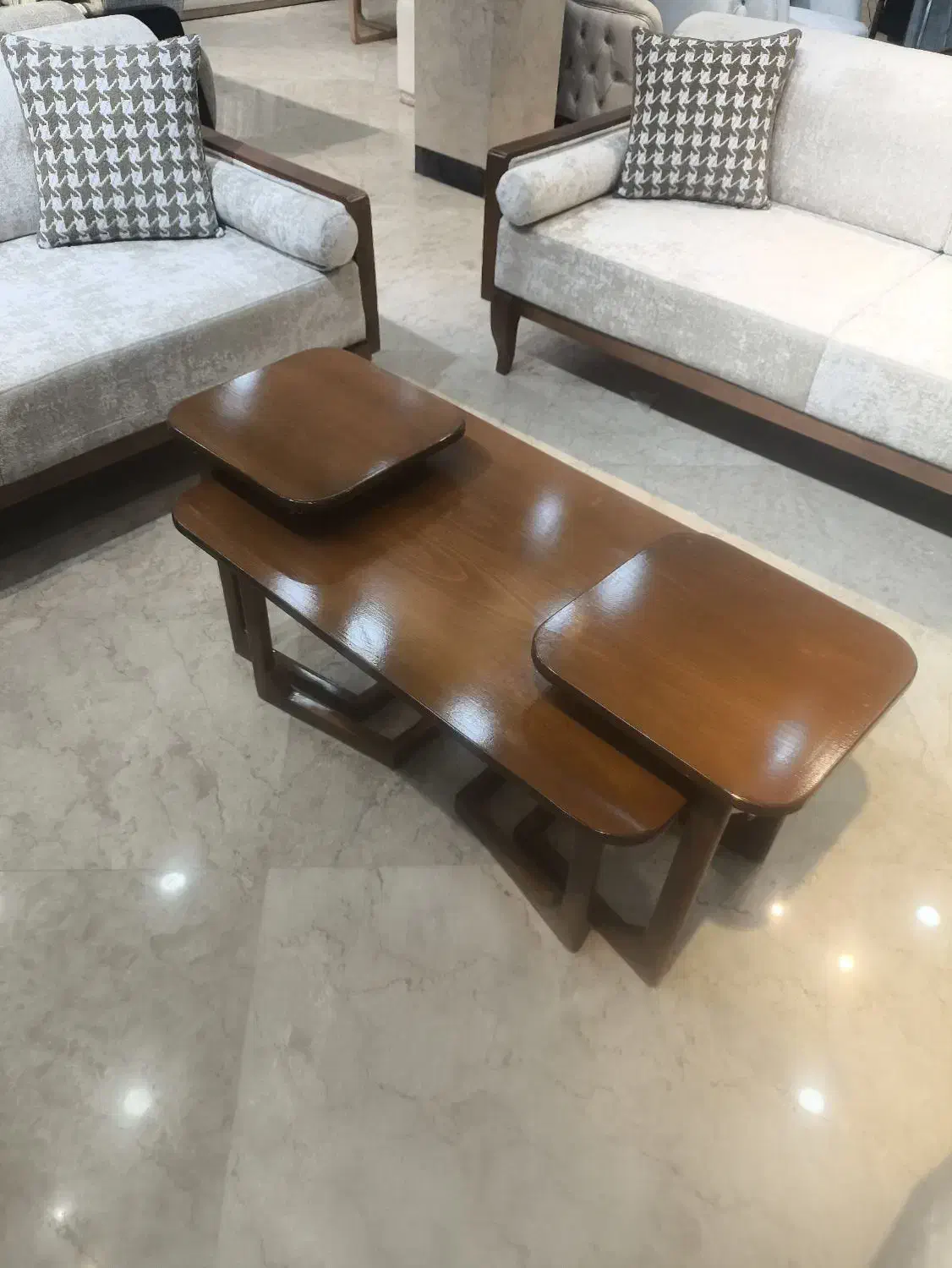 جلومبلی و عسلی لب تابی|مبلمان خانگی و میز عسلی|بهارستان, |دیوار