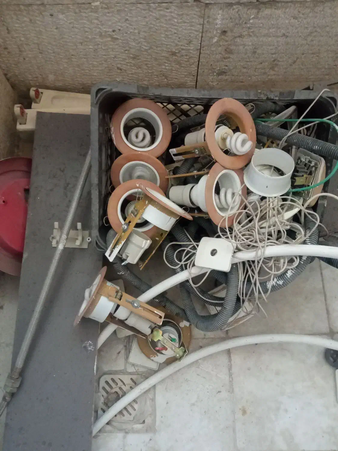 لوستروهالوژن وکلید پریزومهتابی|لوستر و چراغ آویز|شیراز, شهرک گلدشت حافظ‎|دیوار