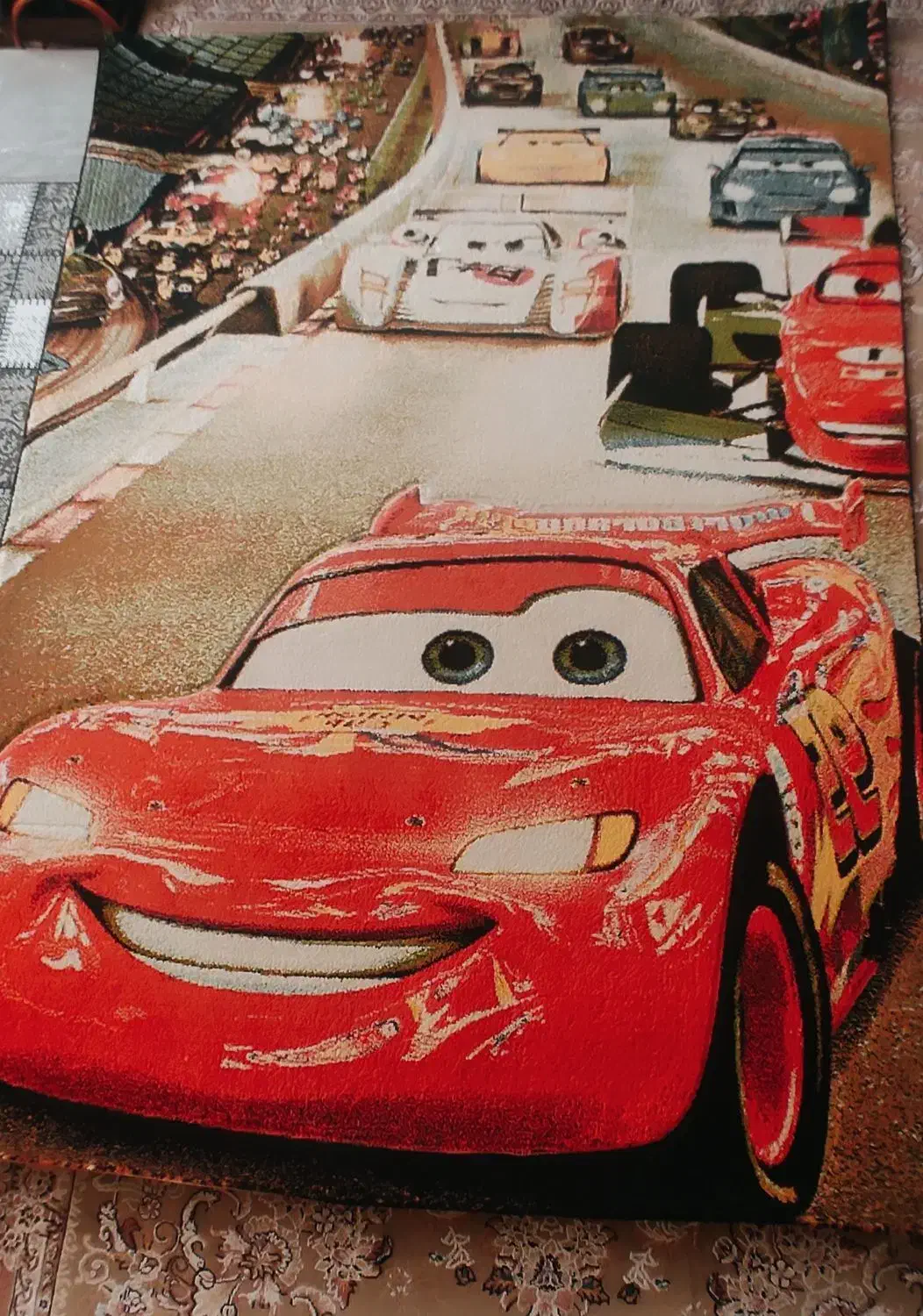 فرش چهار متری پسرانه|فرش|لاهیجان, بازکیاگوراب|دیوار