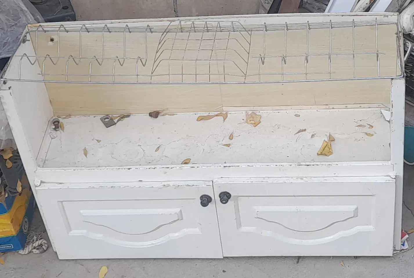 آبچکان|آب‌چکان و نظم‌دهنده ظروف|نهاوند, |دیوار