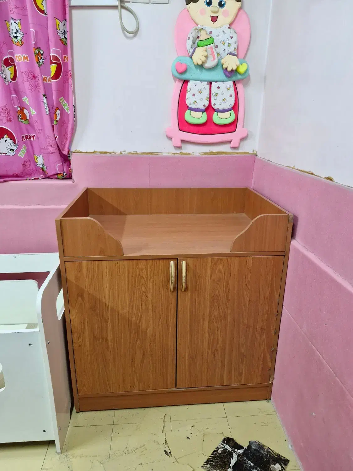 تخت تعویض کودک|تخت و صندلی بچه|اهواز, گلستان|دیوار