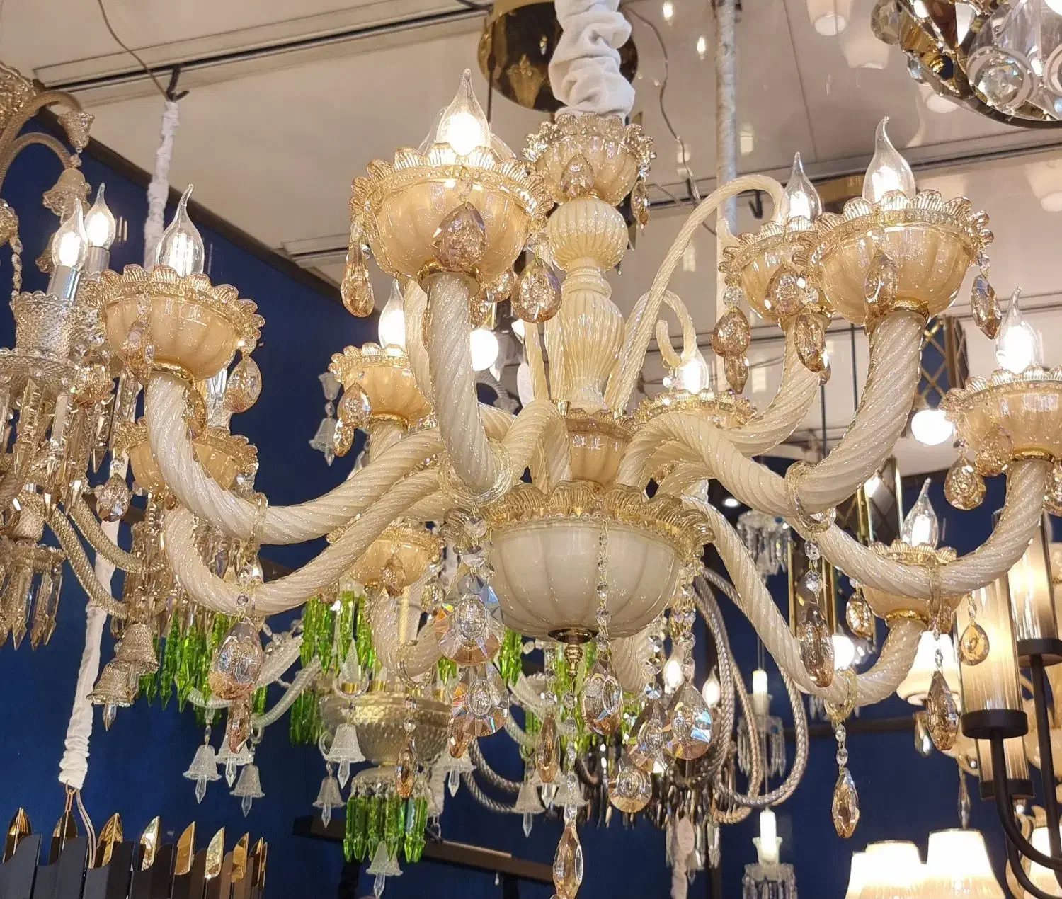 یه جفت لوستر کریستالی اصل زیر قیمت|لوستر و چراغ آویز|سنندج, |دیوار