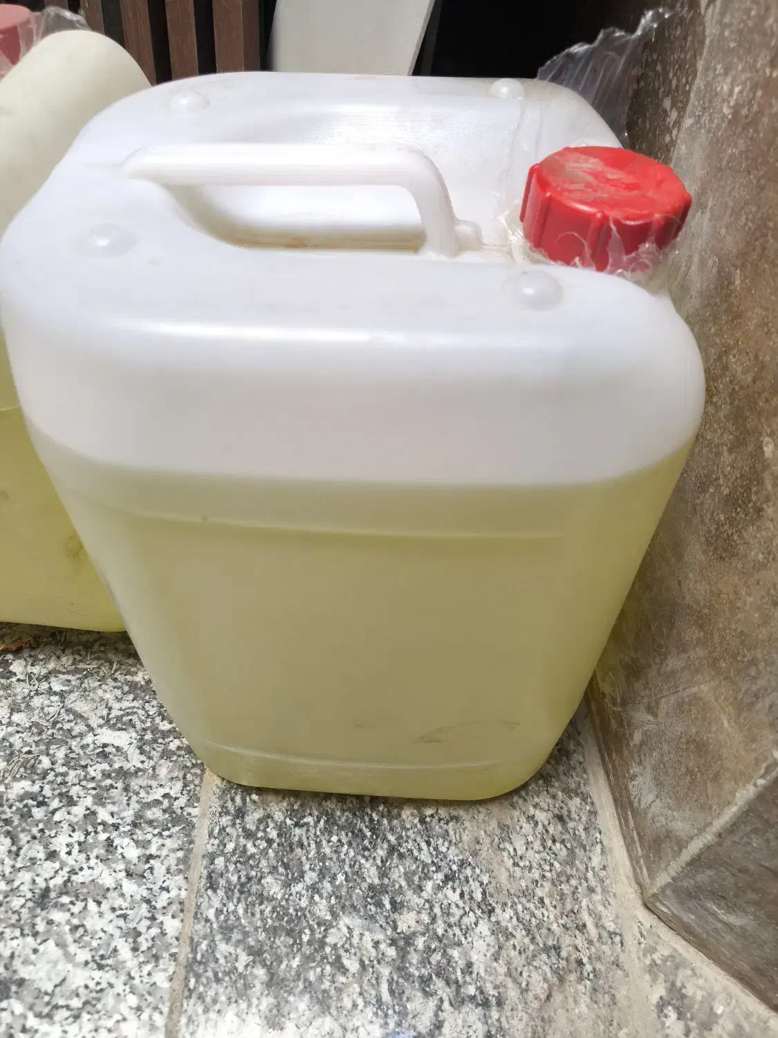 آب ژاول خالص|مواد شوینده و دستمال کاغذی|مشهد, حرم مطهر رضوی|دیوار