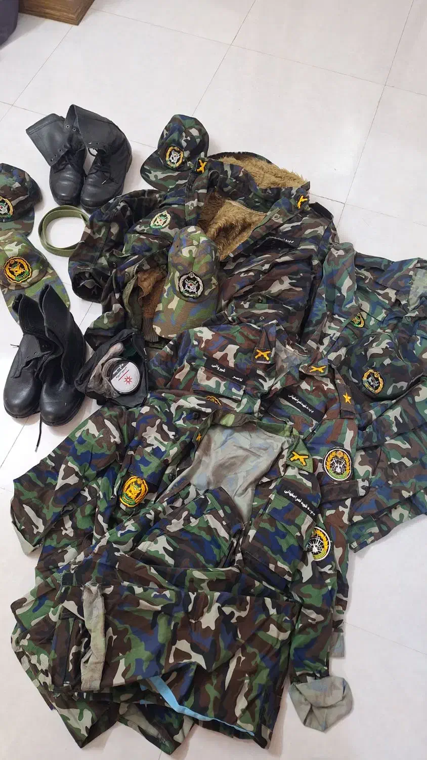 لباس سربازی پدافند، پوتین و کلاه، کیف واکس|لباس|اصفهان, فرح آباد|دیوار