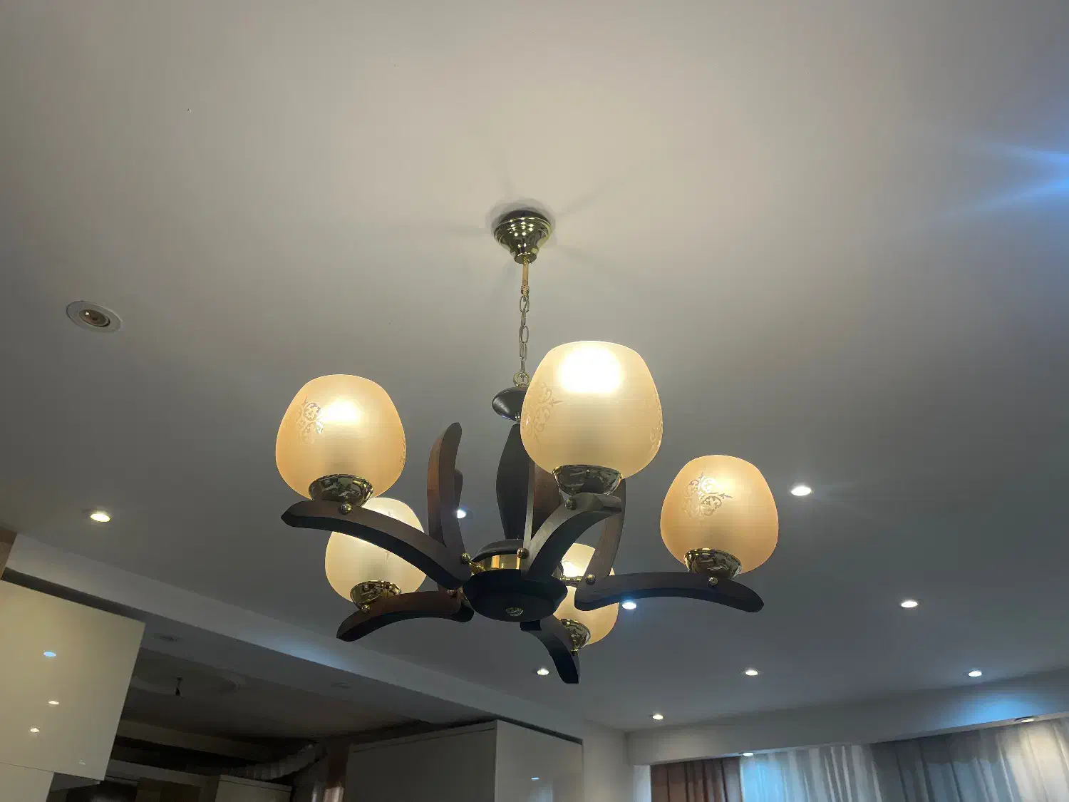 لوستر چوبی|لوستر و چراغ آویز|تهران, امام زاده عبدالله|دیوار