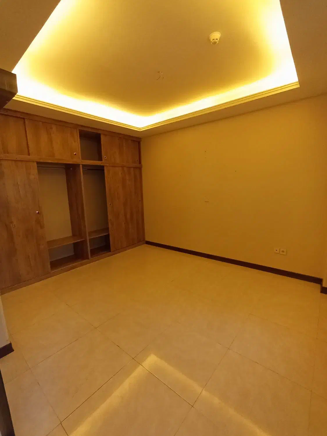 137متر /3خ ط3 تک واحدی/تراس جنوبی/ ویو طهران