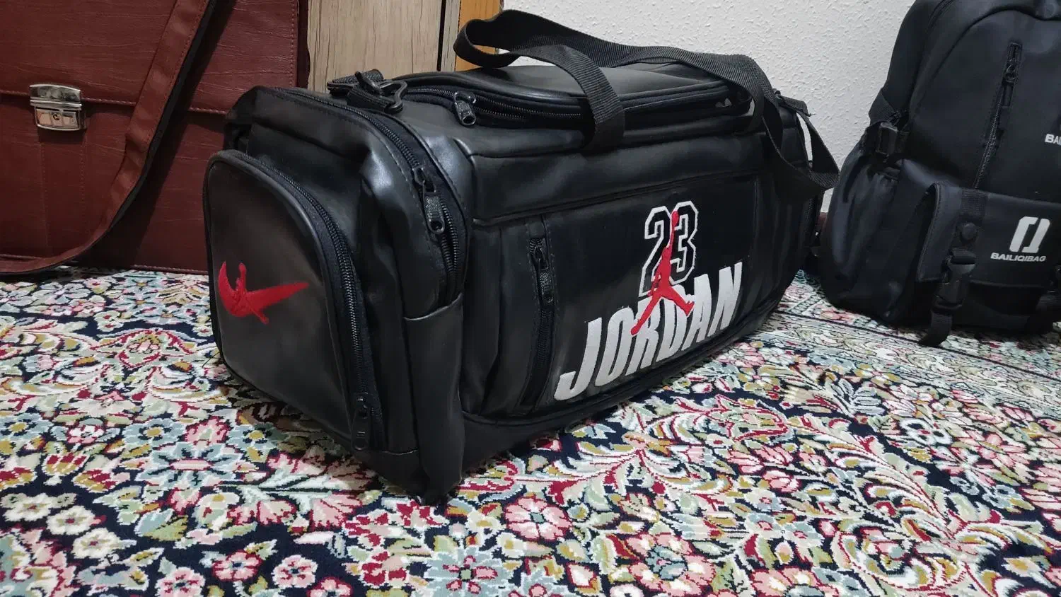 تعدادی کیف پولو کوله پشتی ورودوشی و ساک چرم باشگا|کیف، کفش، کمربند|هشتگرد, شهرک بوستان|دیوار