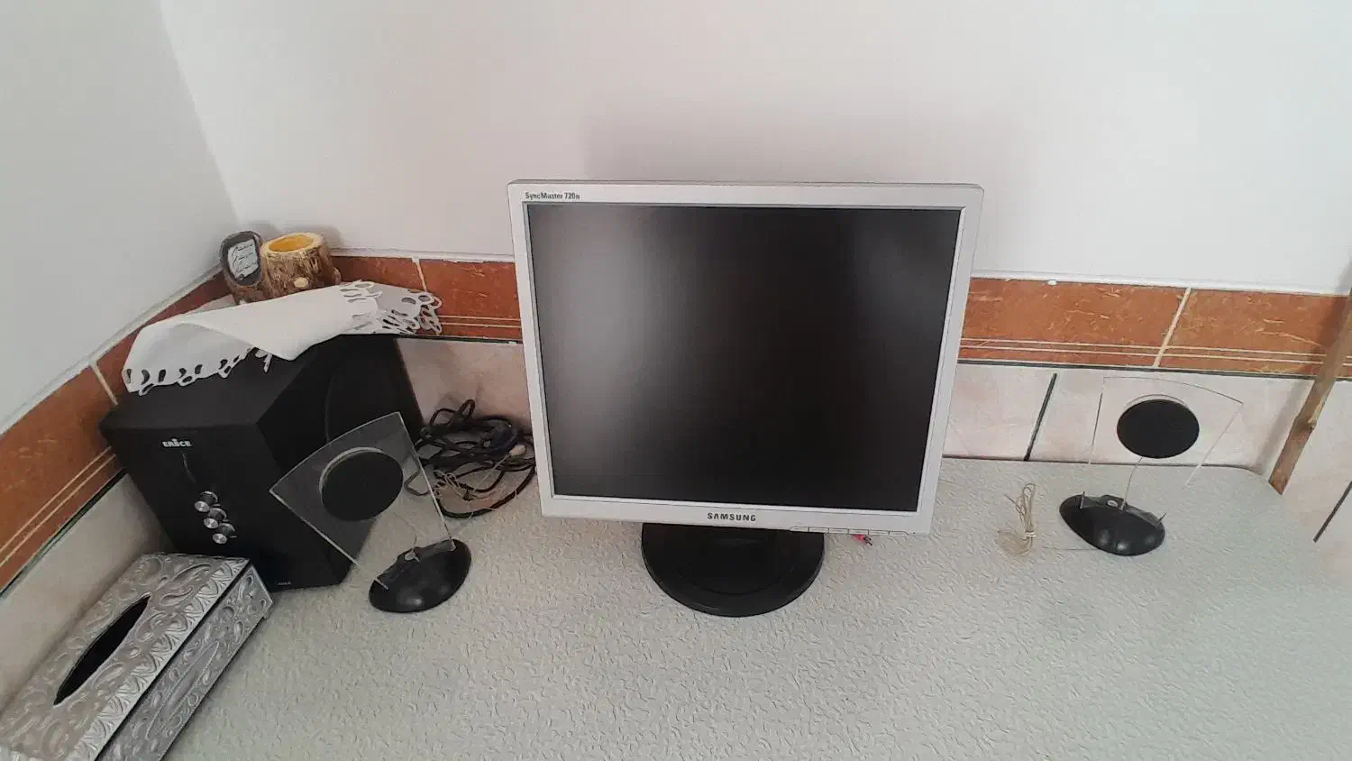 کامپیوتر با میز|رایانه رومیزی|جوانرود, |دیوار