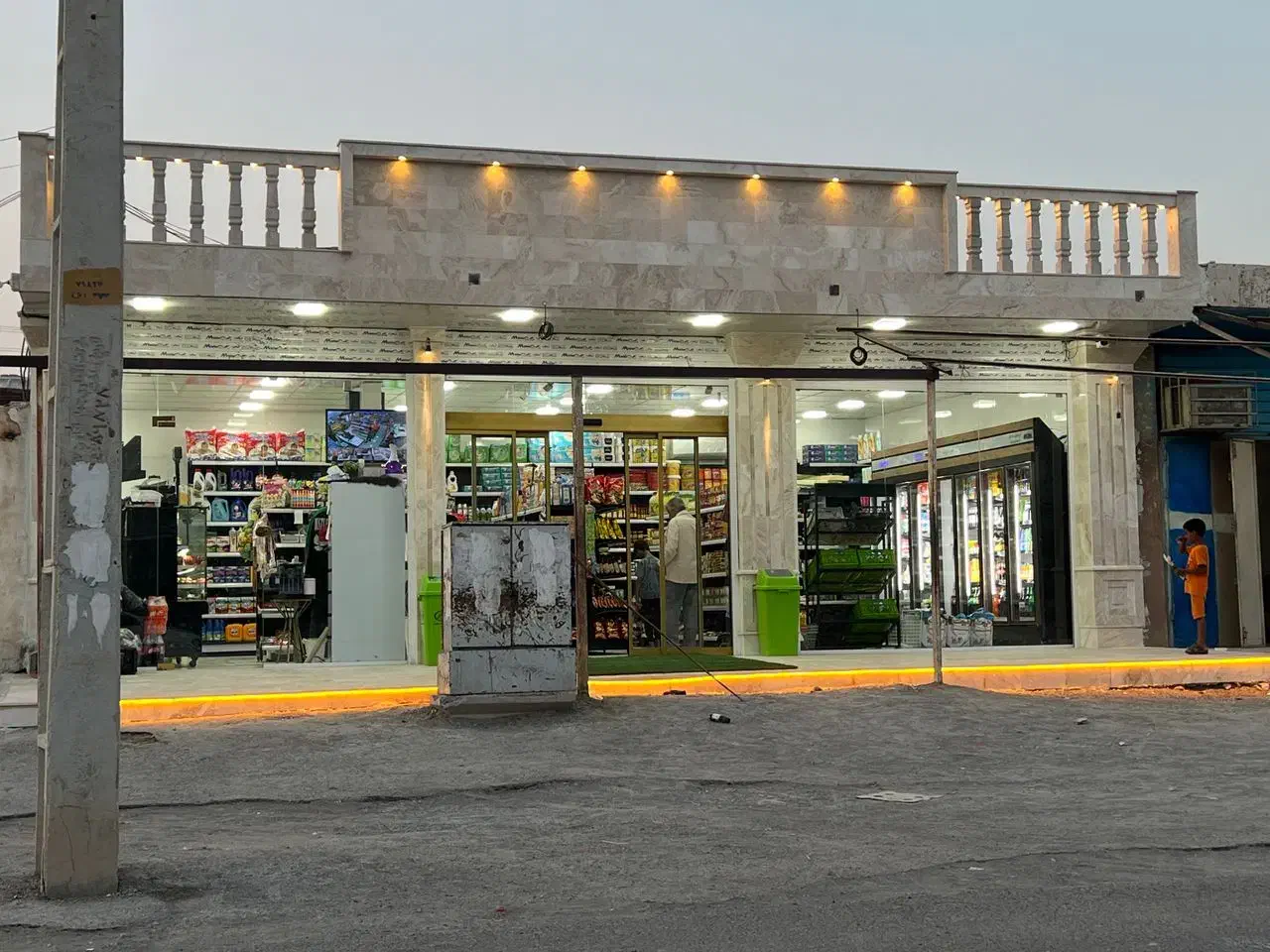 استخدام صندوقدار با حقوق ۸تا۹|استخدام خدمات فروشگاه و رستوران|میناب, |دیوار