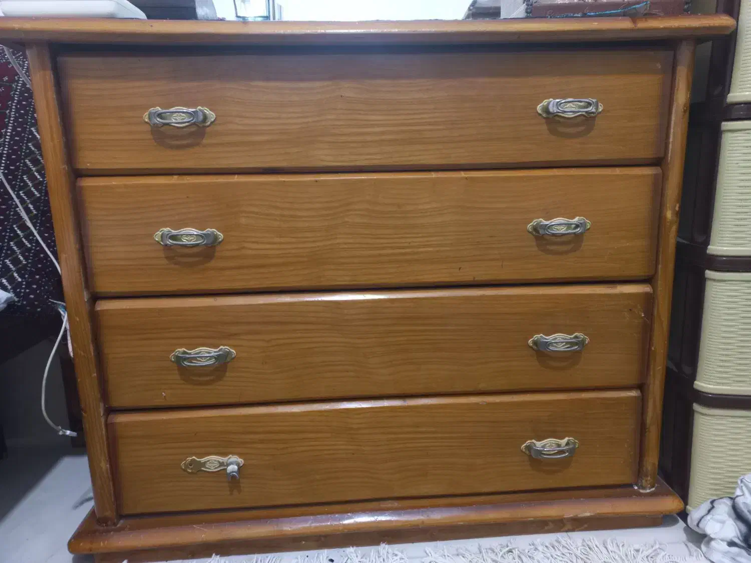 کشو ۴تایی با آینه سالم و جادار جنس عالی زیر قیمت|جاکفشی، کمد، دراور|قائمشهر, |دیوار