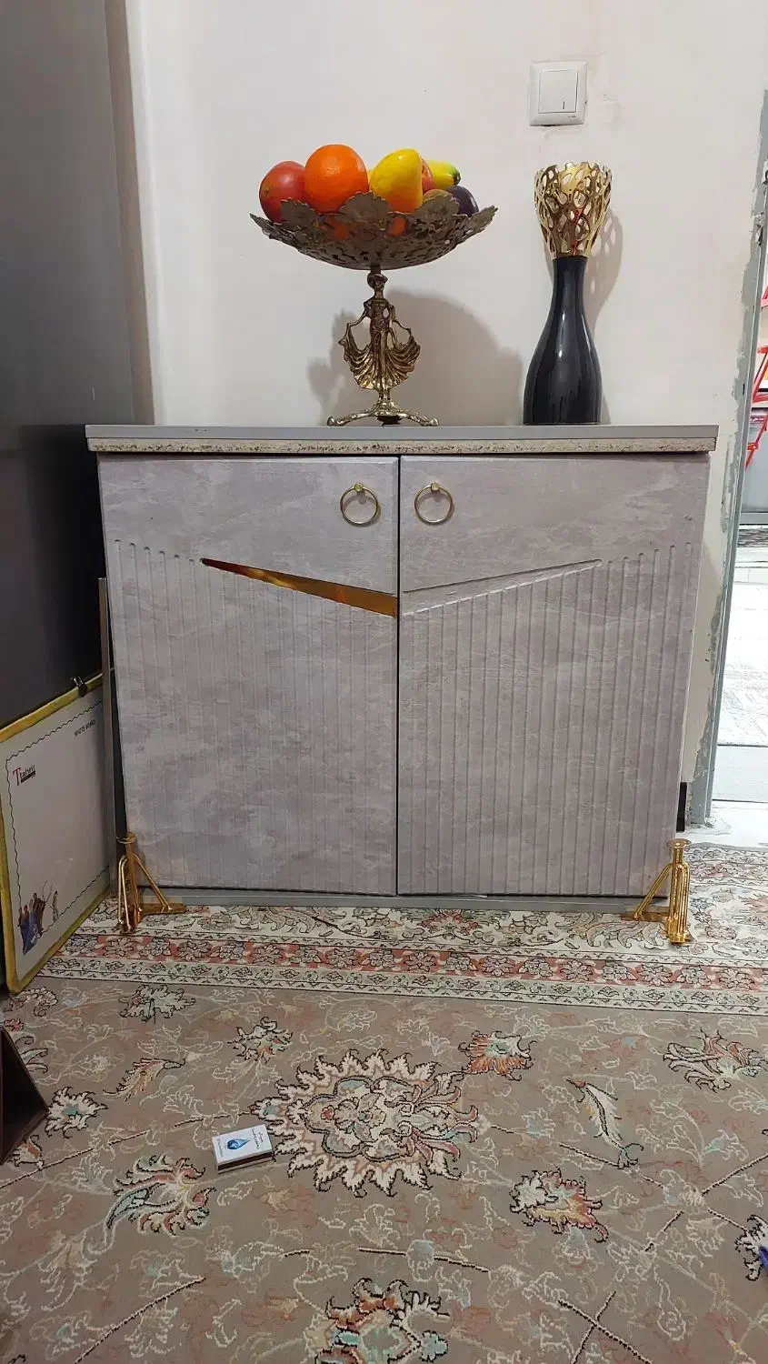 جاکفشی در حد نو با پایه طلایی|جاکفشی، کمد، دراور|خرم‌آباد, |دیوار