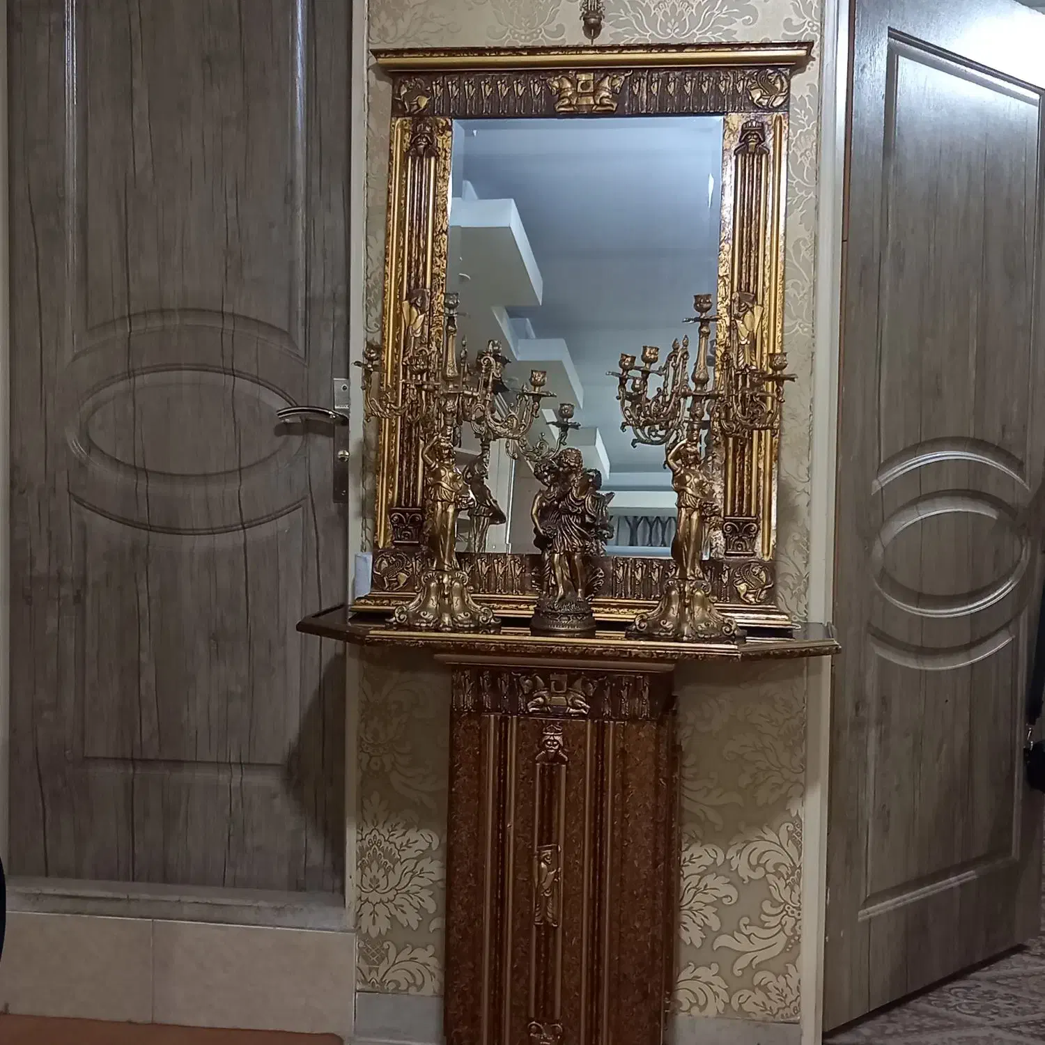 اینه شمعدان|آینه|کرج, پیشاهنگی|دیوار