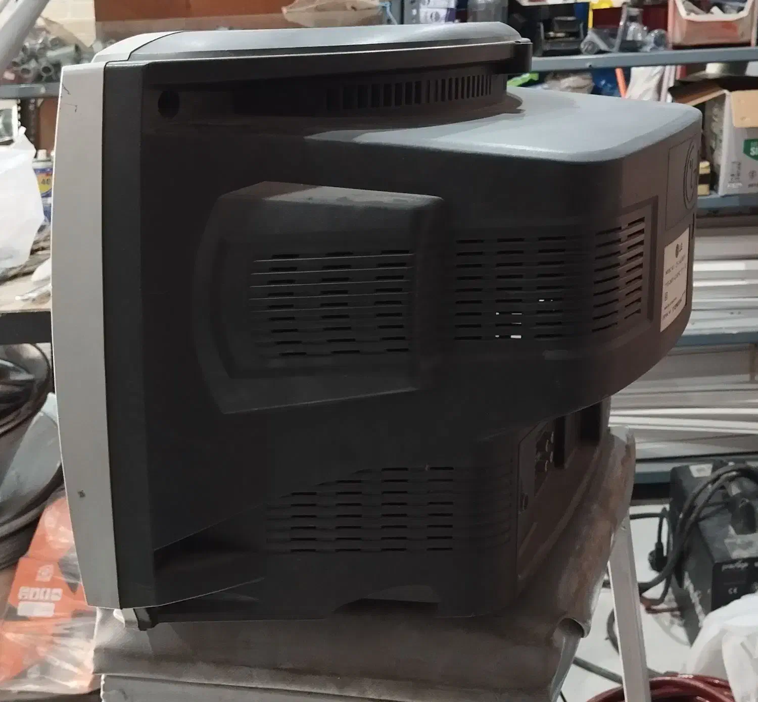 تلویزیون 14 اینچ|تلویزیون و پروژکتور|شیراز, هفت تنان|دیوار