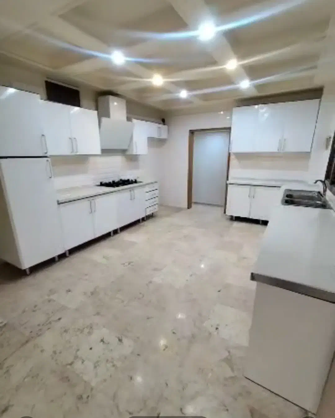 کامرانیه شمالی ۳۴۰ متر ۴ خوابه تکواحدی