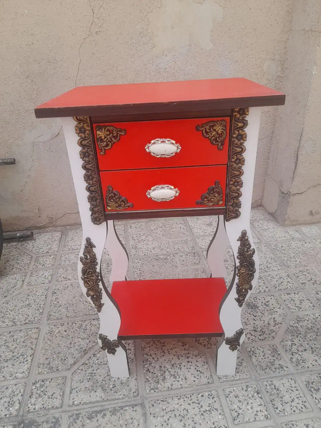 یک میز تلفن قدیمی تمیز سالم|میز تلفن|اردبیل, |دیوار