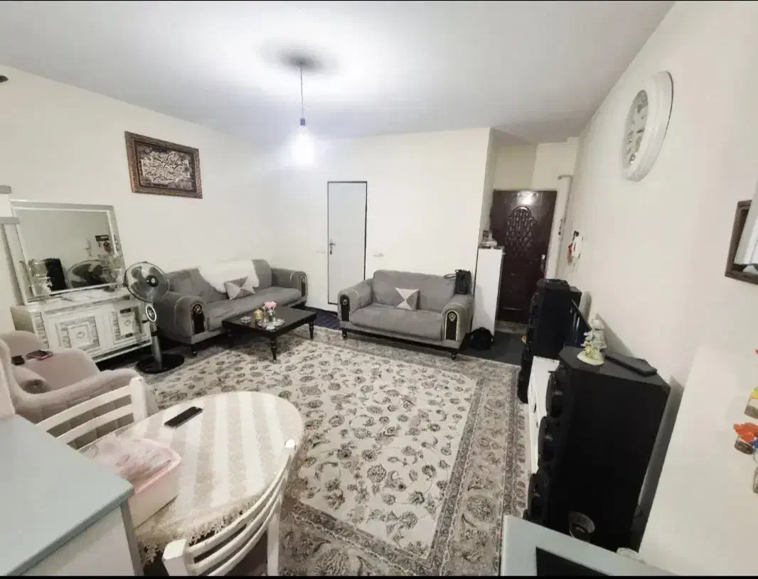 آپارتمان قولنامه ای بسیار تمیز گلستان میلان ۱۲|فروش آپارتمان|گلستان (تهران), |دیوار