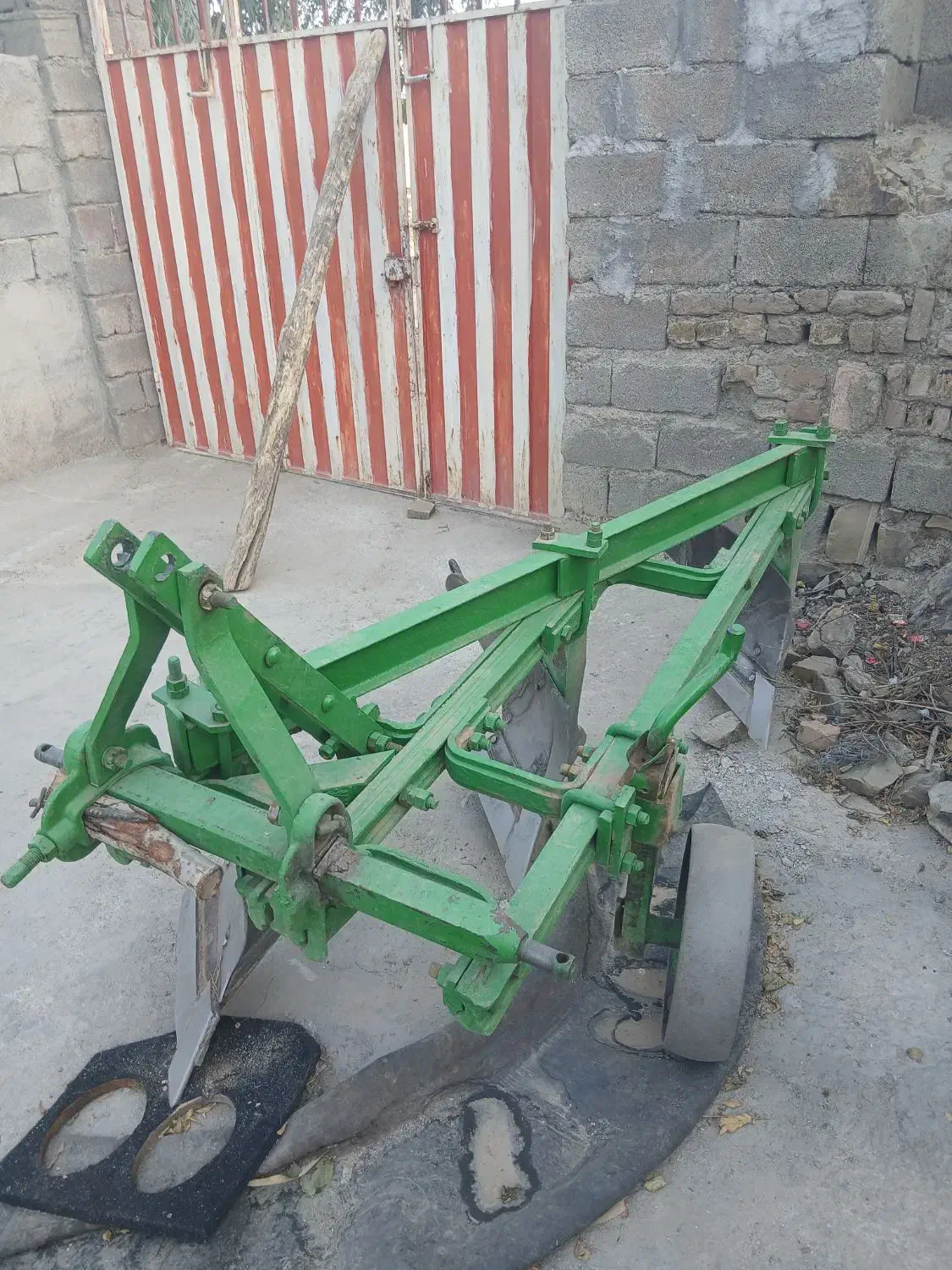 گاواهن|ماشین‌آلات صنعتی|چگنی, |دیوار