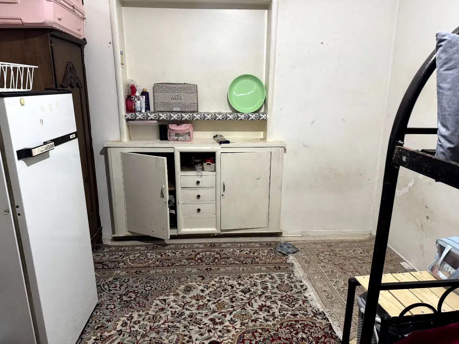 خوابگاه تایم ازاد|اجارهٔ کوتاه‌مدت آپارتمان و سوئیت|شیراز, سینما سعدی|دیوار