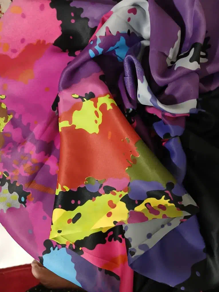 پارچه ها در رنگ های مختلف وجنس های مختلف|لباس|تهران, آذری|دیوار