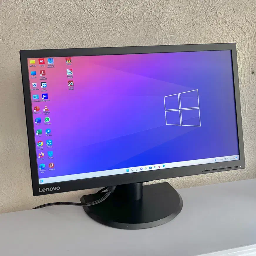 مانیتور سایز ۲۲ اینچ HDMI خور درحدنو|قطعات و لوازم جانبی رایانه|شیراز, دلگشا|دیوار