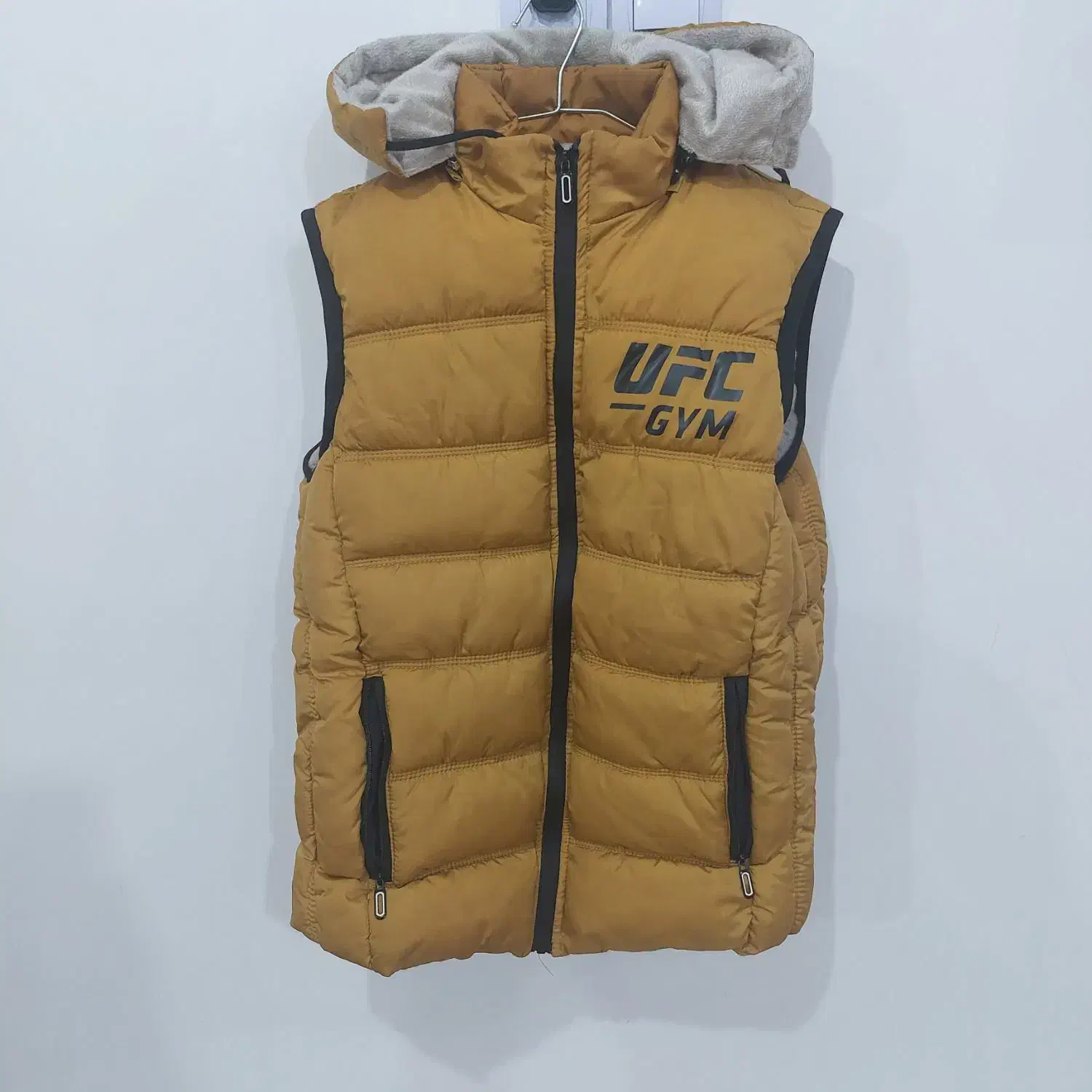 لباس|لباس|کبودرآهنگ, |دیوار