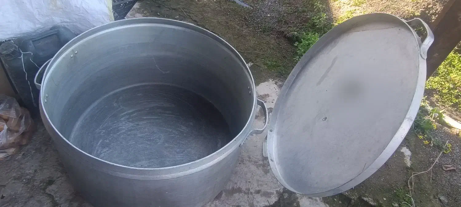 دیگ رویی مجلسی|ظروف پخت‌وپز|قرق, |دیوار