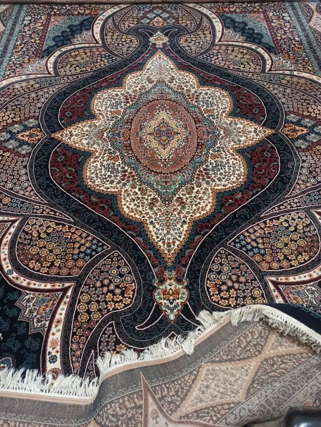 فروش انواع فرش نووکارکرده|فرش|هیرمند, |دیوار