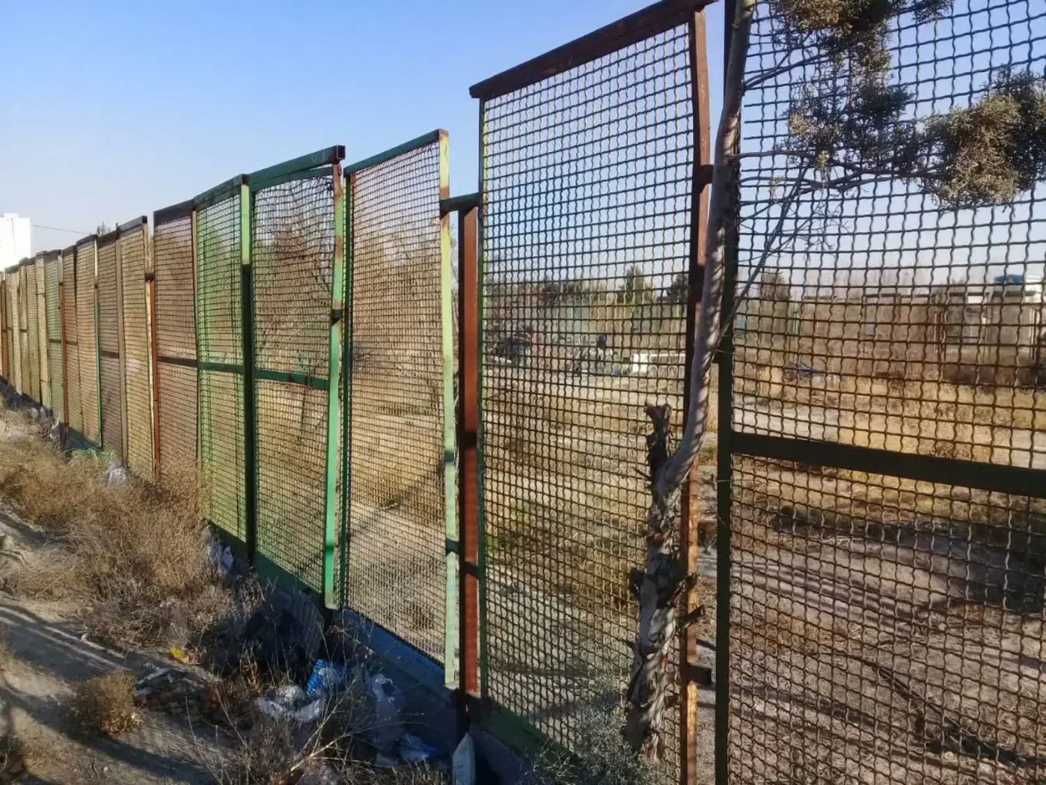 فنس کادر بندی شده ریز چشمه ۵*۵|مصالح و تجهیزات ساختمان|نسیم‌شهر, |دیوار