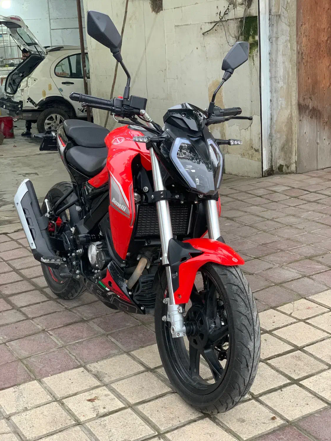 بنلی180|موتورسیکلت|لاهیجان, کاروانسرابر|دیوار