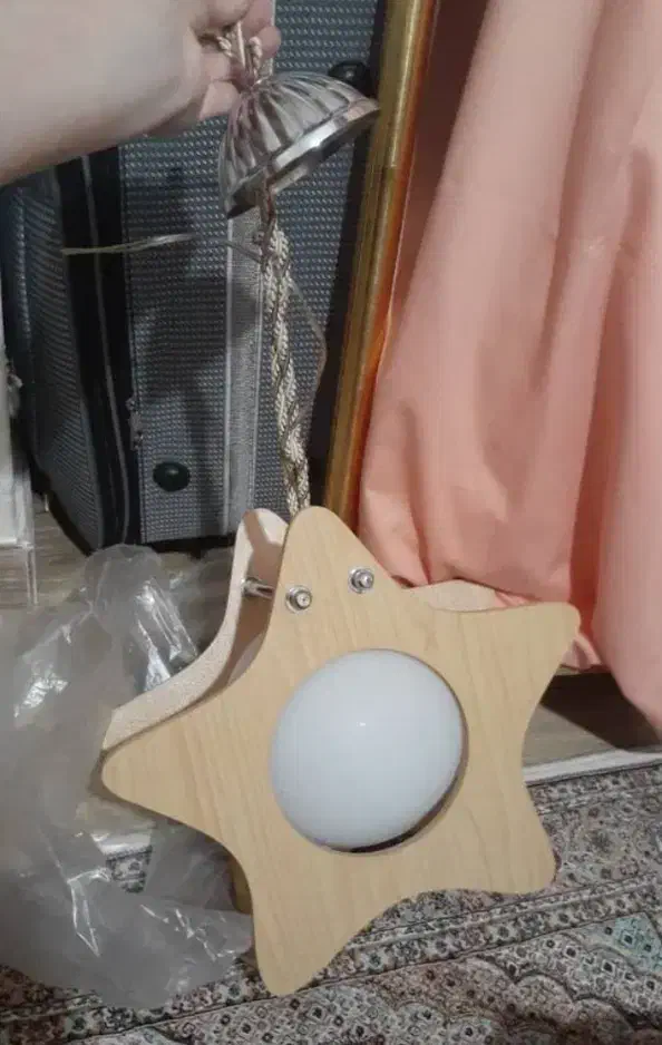 لوستر یا چراغ اسپرت اتاق خواب سالم در حد نو|لوستر و چراغ آویز|تبریز, |دیوار