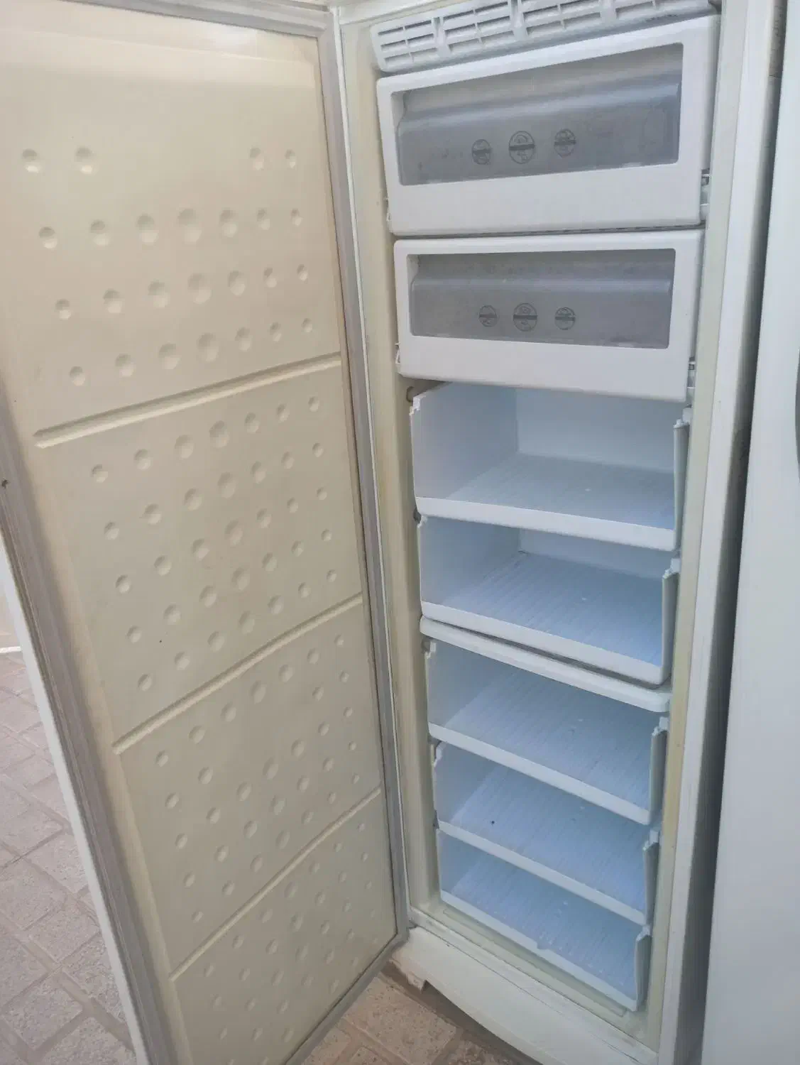 یخچال و فریزر|یخچال و فریزر|بشاریات, |دیوار