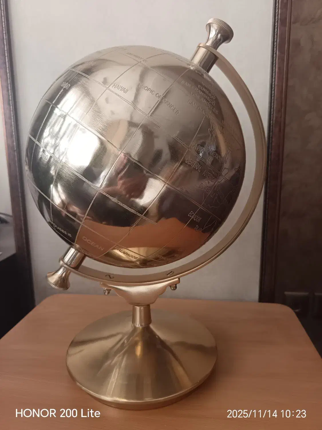 کره زمین|کلکسیون اشیاء عتیقه|مبارکه, |دیوار