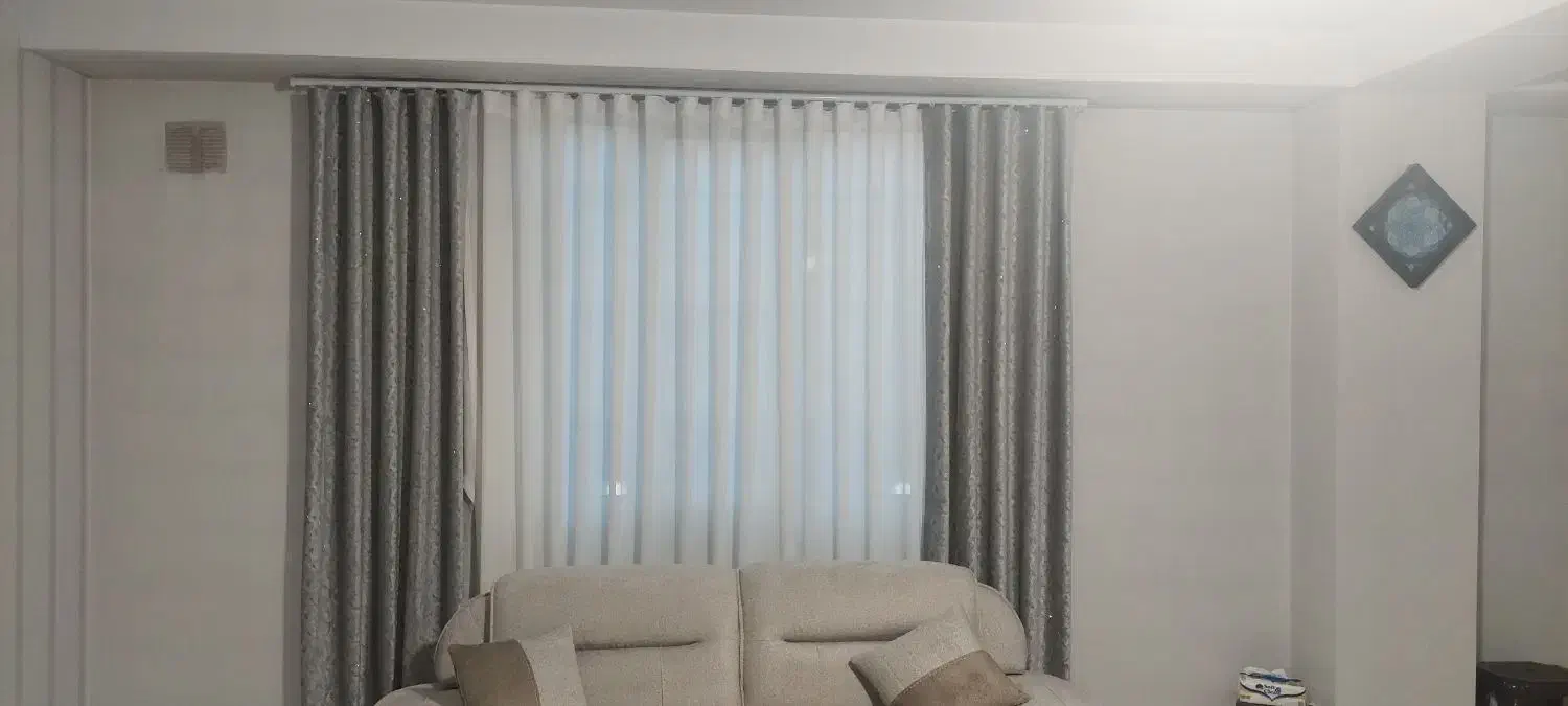 پرده پذیرایی ترک بهمراه دوعدد دکوری کناره|پرده، رانر، رومیزی|کرج, شهرک بنفشه|دیوار