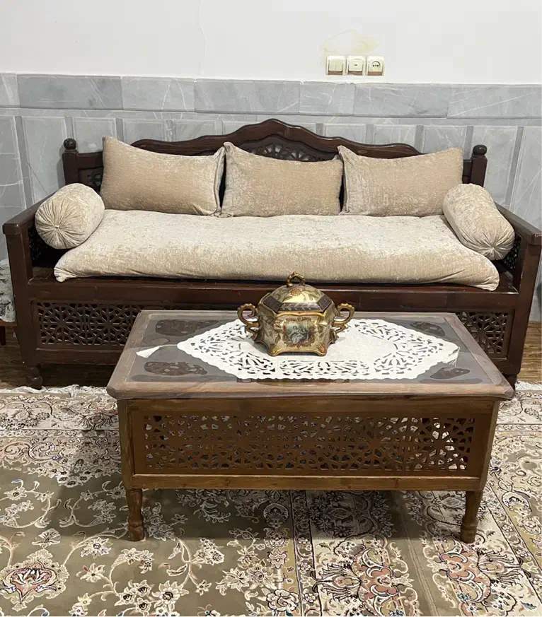تخت سنتی و میز|مبلمان خانگی و میز عسلی|سیرجان, |دیوار
